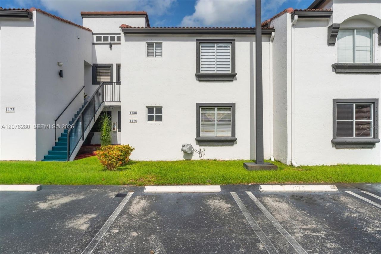 1180 NW 124th Place , Unit 208, Miami, FL 33182 Photo