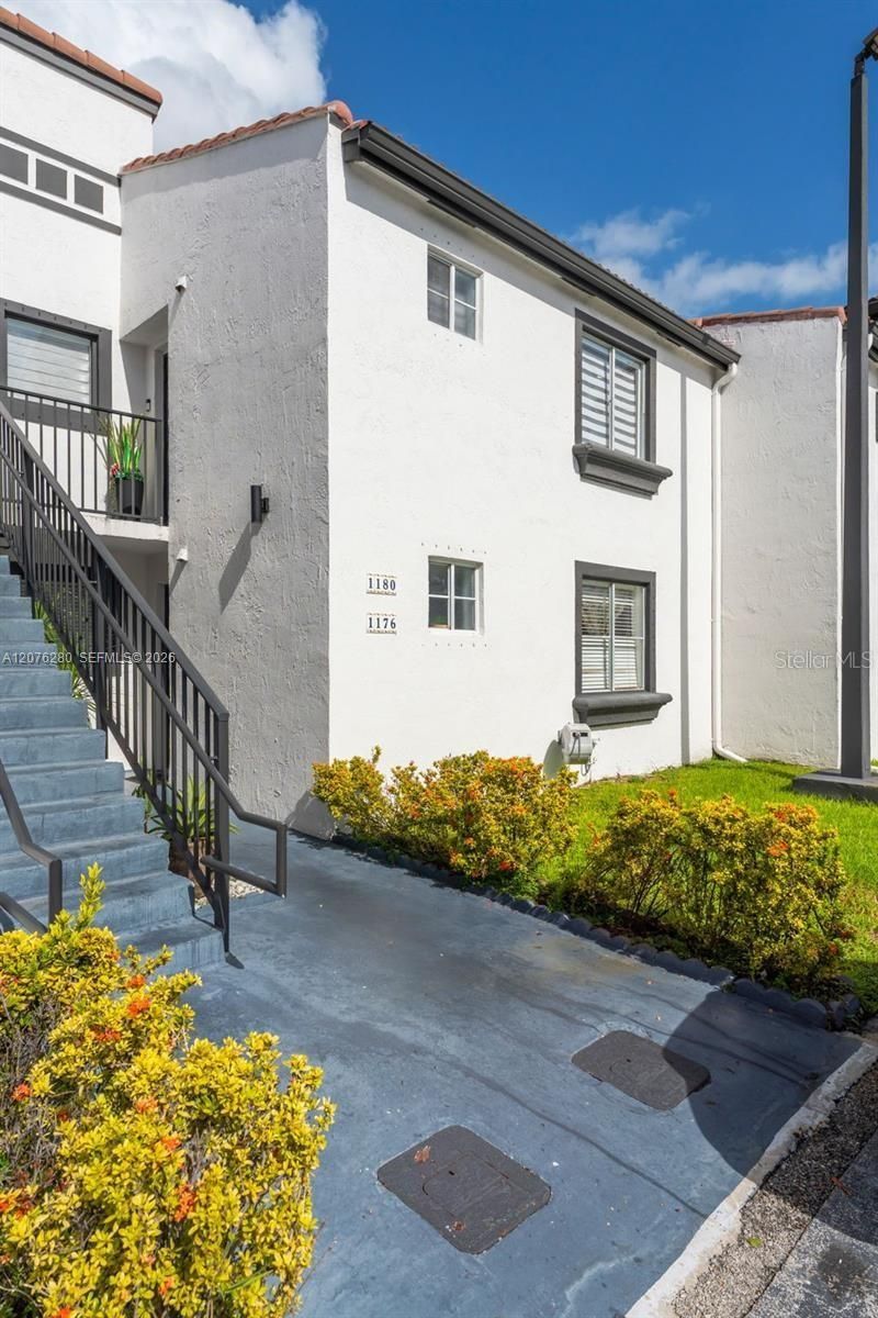 1180 NW 124th Place , Unit 208, Miami, FL 33182 Photo