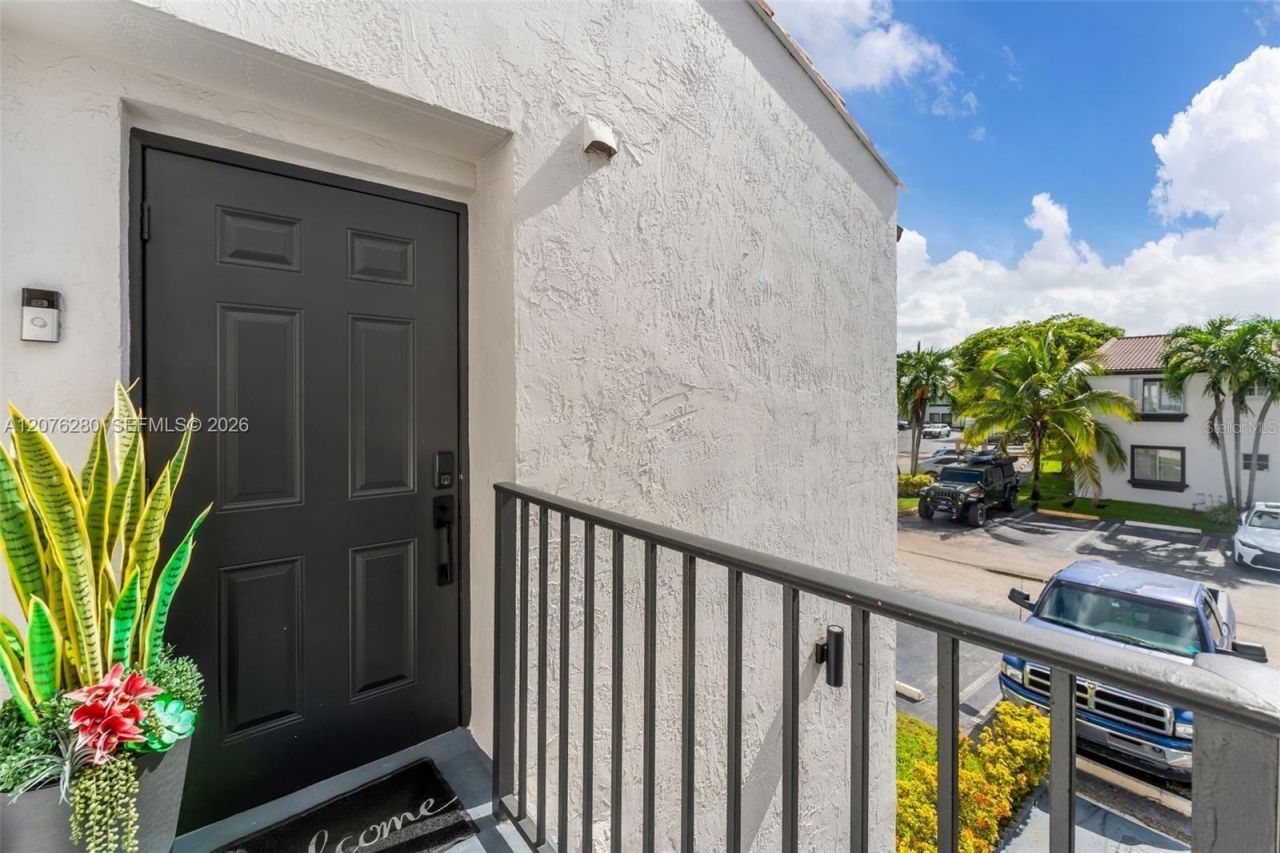 1180 NW 124th Place , Unit 208, Miami, FL 33182 Photo