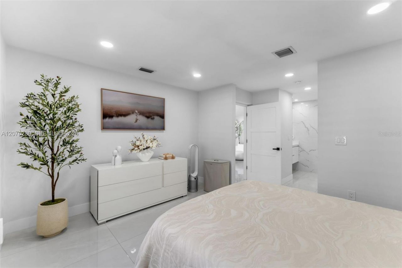 1180 NW 124th Place , Unit 208, Miami, FL 33182 Photo