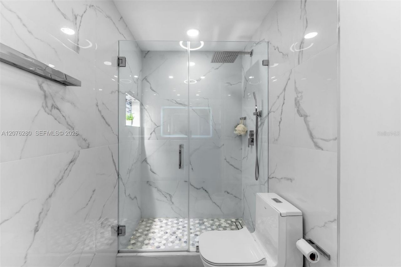1180 NW 124th Place , Unit 208, Miami, FL 33182 Photo