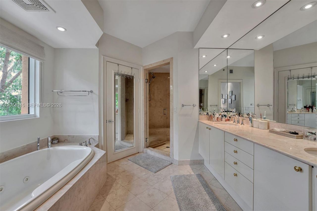 791 Crandon Blvd , Unit 301, Key Biscayne, FL 33149 Photo