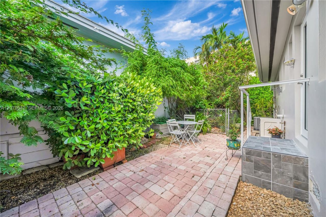 3145 Segovia St, Unit -, Coral Gables, FL 33134 Photo