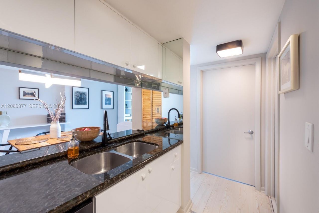 650 West Ave , Unit 406, Miami Beach, FL 33139 Photo