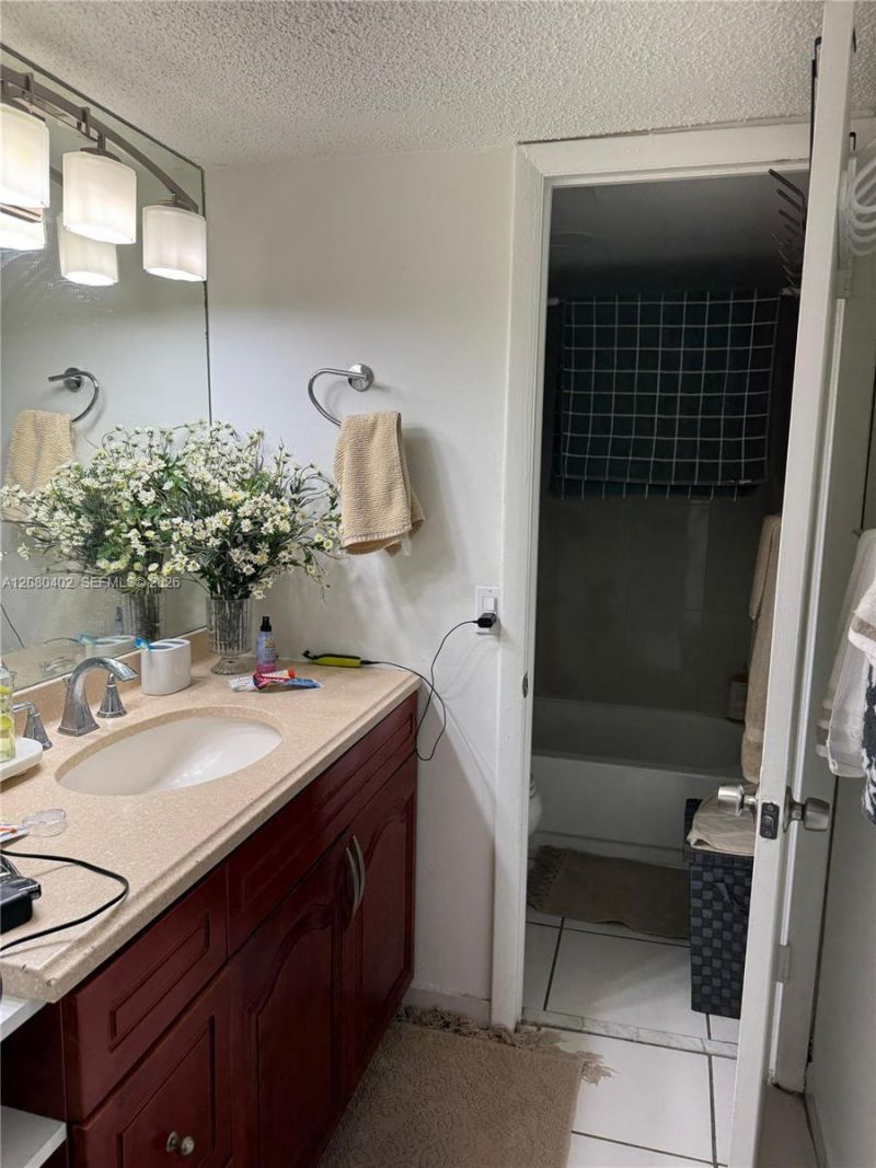 5050 NW 7th St , Unit 604, Miami, FL 33126 Photo