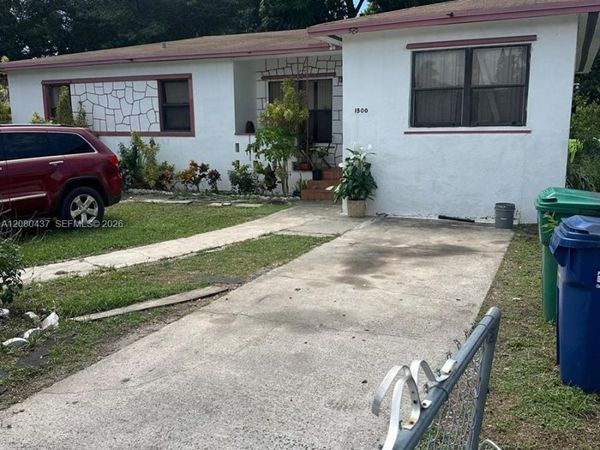 1500 NE 150th St, Miami, FL 33161