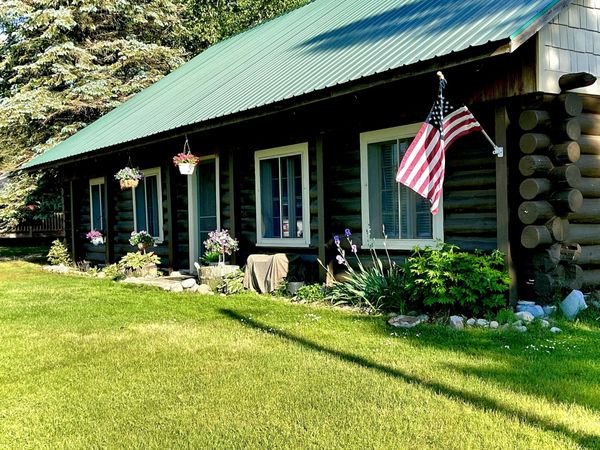 1850 Camp Modoc Trail, Indian River, MI 49749