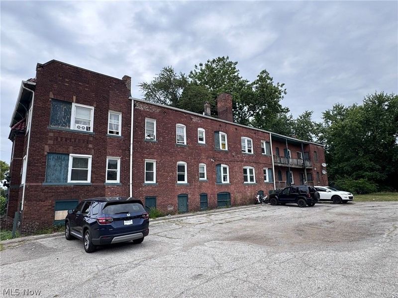 975 Parkwood Drive, Cleveland, OH 44108 Photo 2