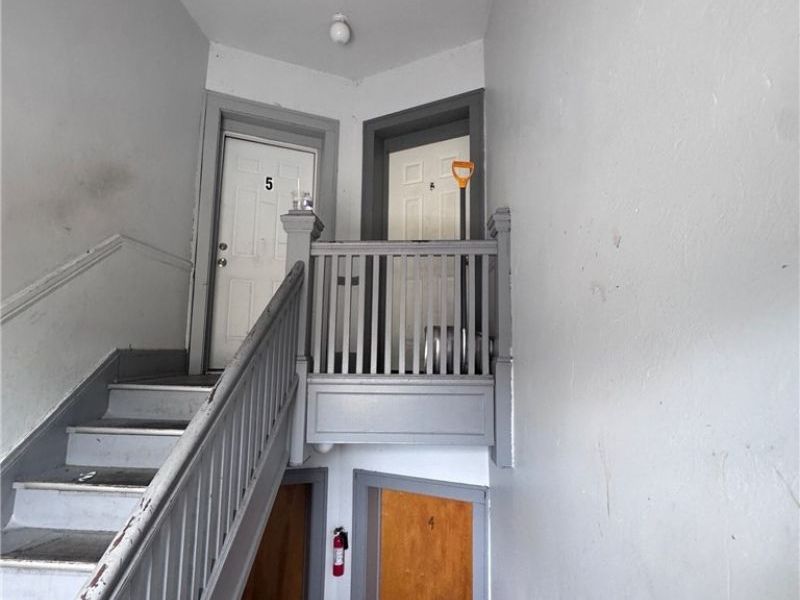 975 Parkwood Drive, Cleveland, OH 44108 Photo 8