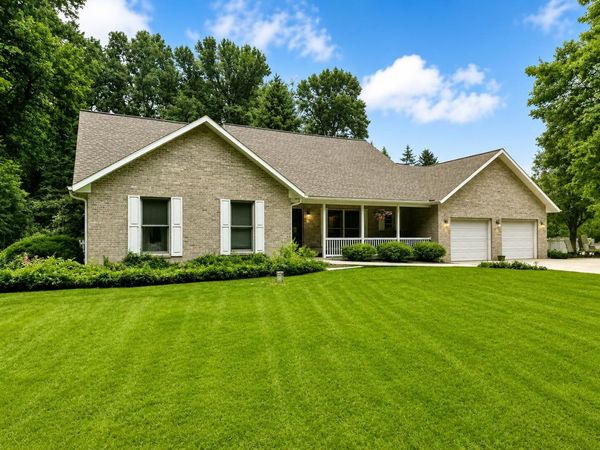 7901 N 300 E , Rolling Prairie, IN 46371