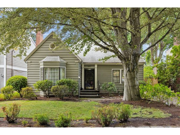 6821 SE Reed College PL, Portland, OR 97202