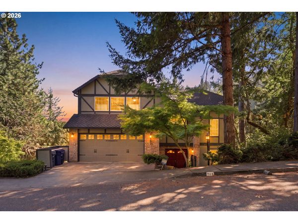 721 BROOKSIDE DR, Eugene, OR 97405