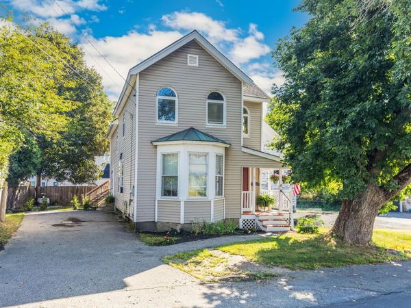 5 Gerry Avenue, Newmarket, NH 03857