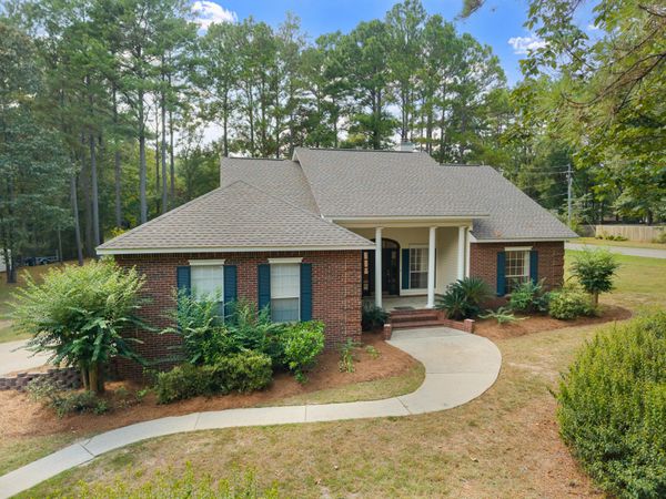 4 Woodleaf St., Hattiesburg, MS 39402
