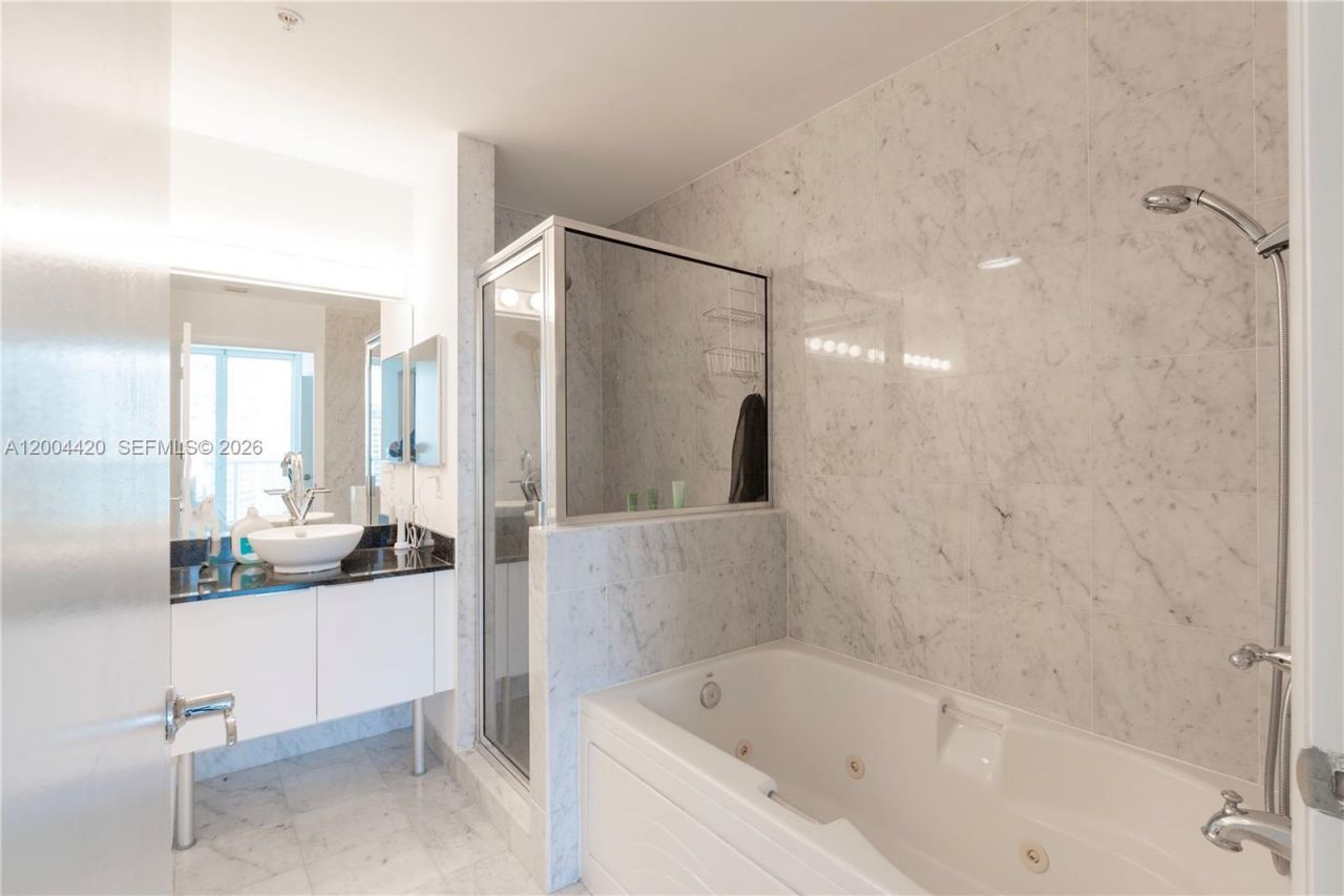 31 SE 5th St, Unit 4121, Miami, FL 33131 Photo
