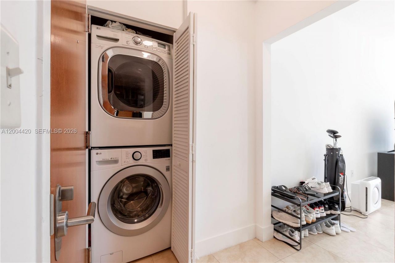 31 SE 5th St, Unit 4121, Miami, FL 33131 Photo