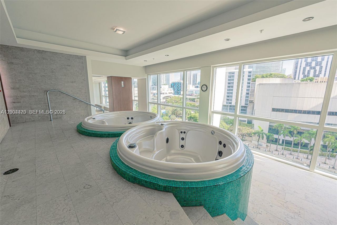 31 SE 5th St, Unit 4121, Miami, FL 33131 Photo