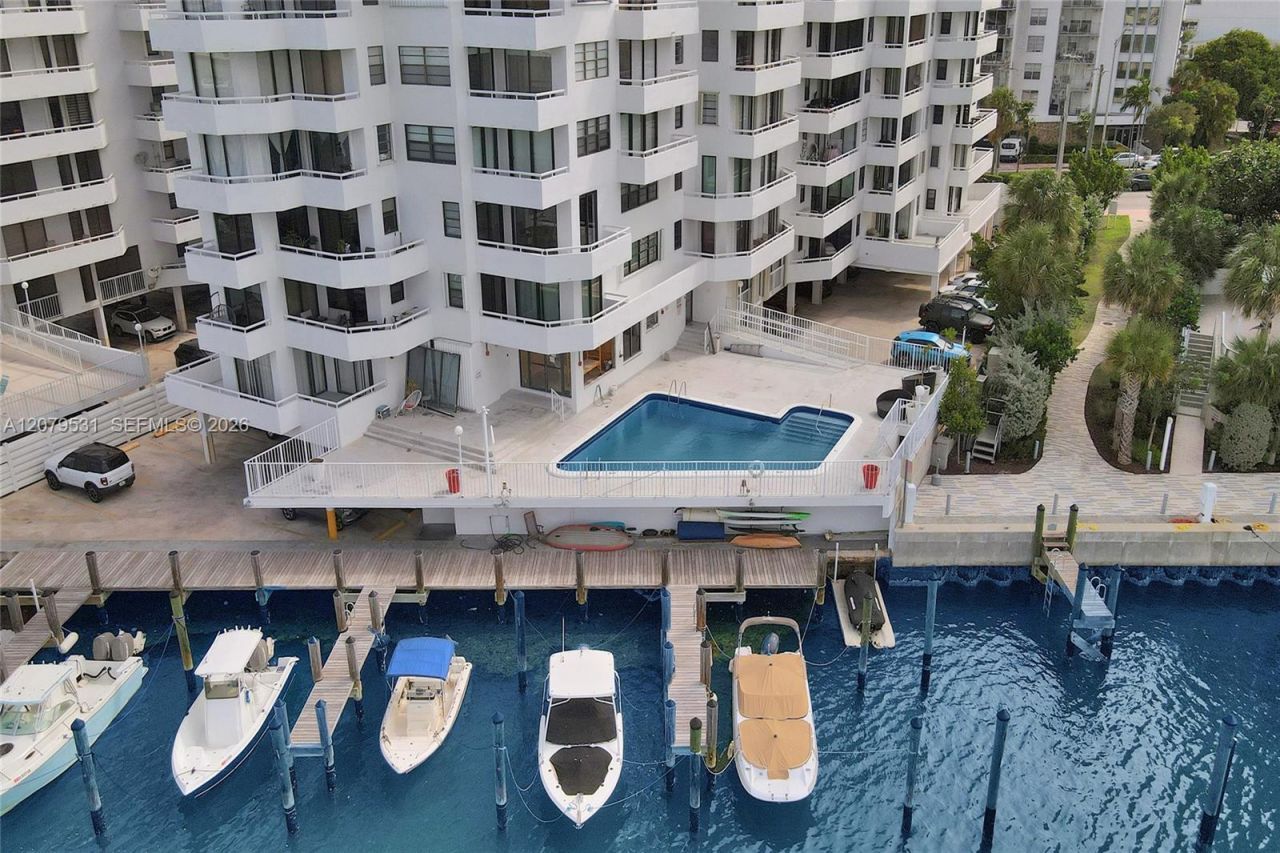 6820 Indian Creek Dr, Unit 9A, Miami Beach, FL 33141 Photo