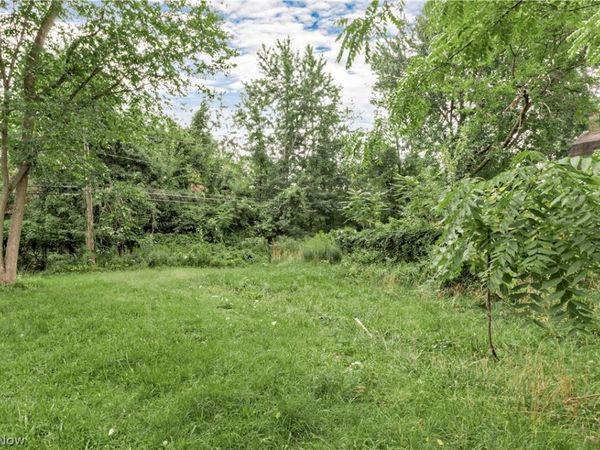 871 E 131 Street , Cleveland, OH 44108