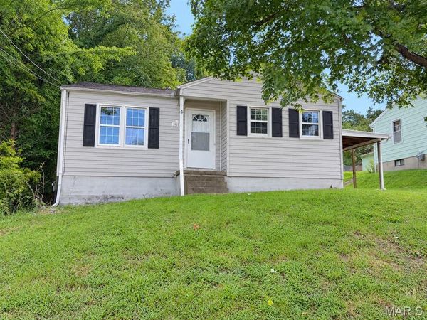 910 N Sprigg Street , Cape Girardeau, MO 63701