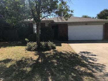 1355 Lincolnshire Way, Fort Worth, TX 76134