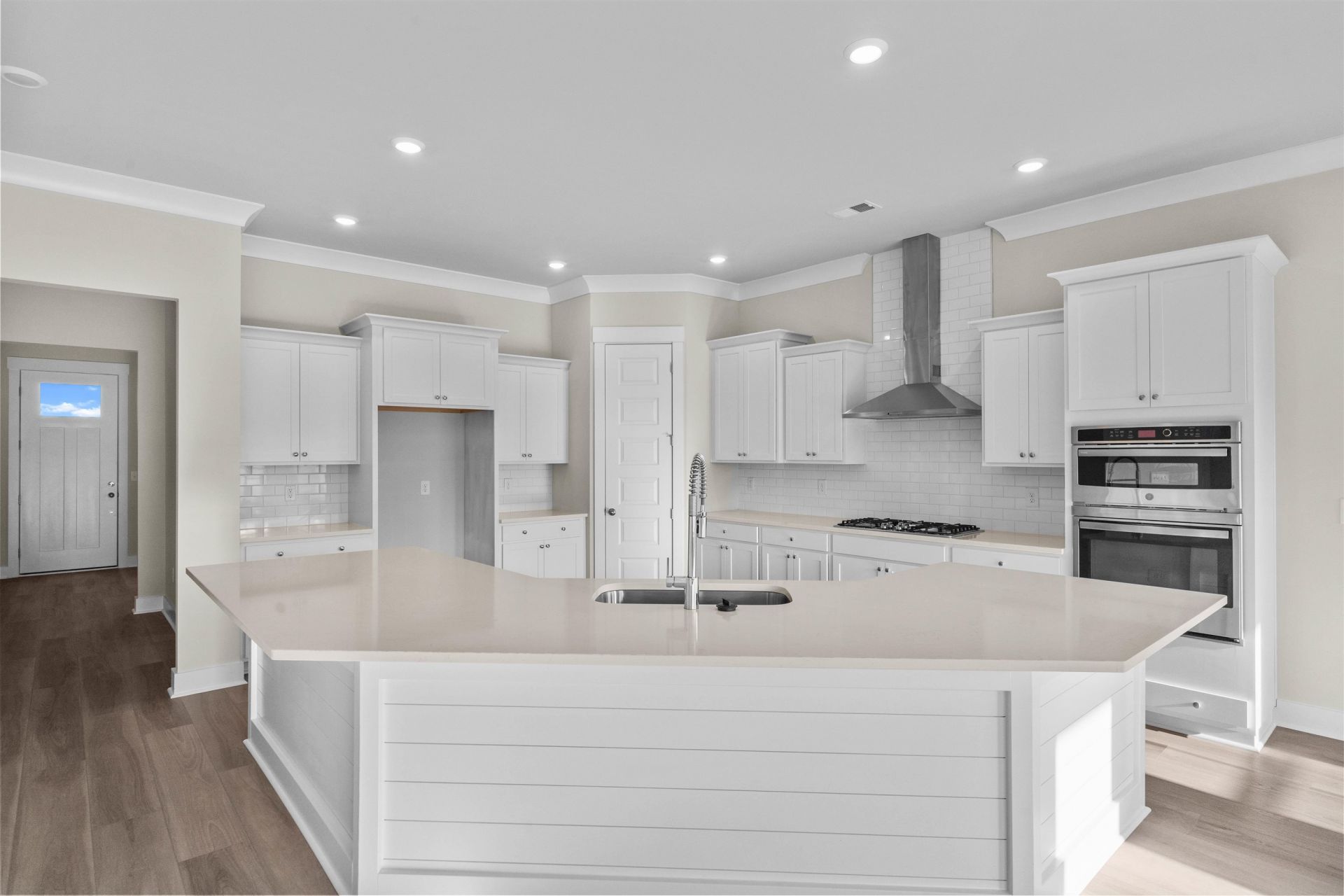 8308 Esplanade Shore Dr.  Photo 5