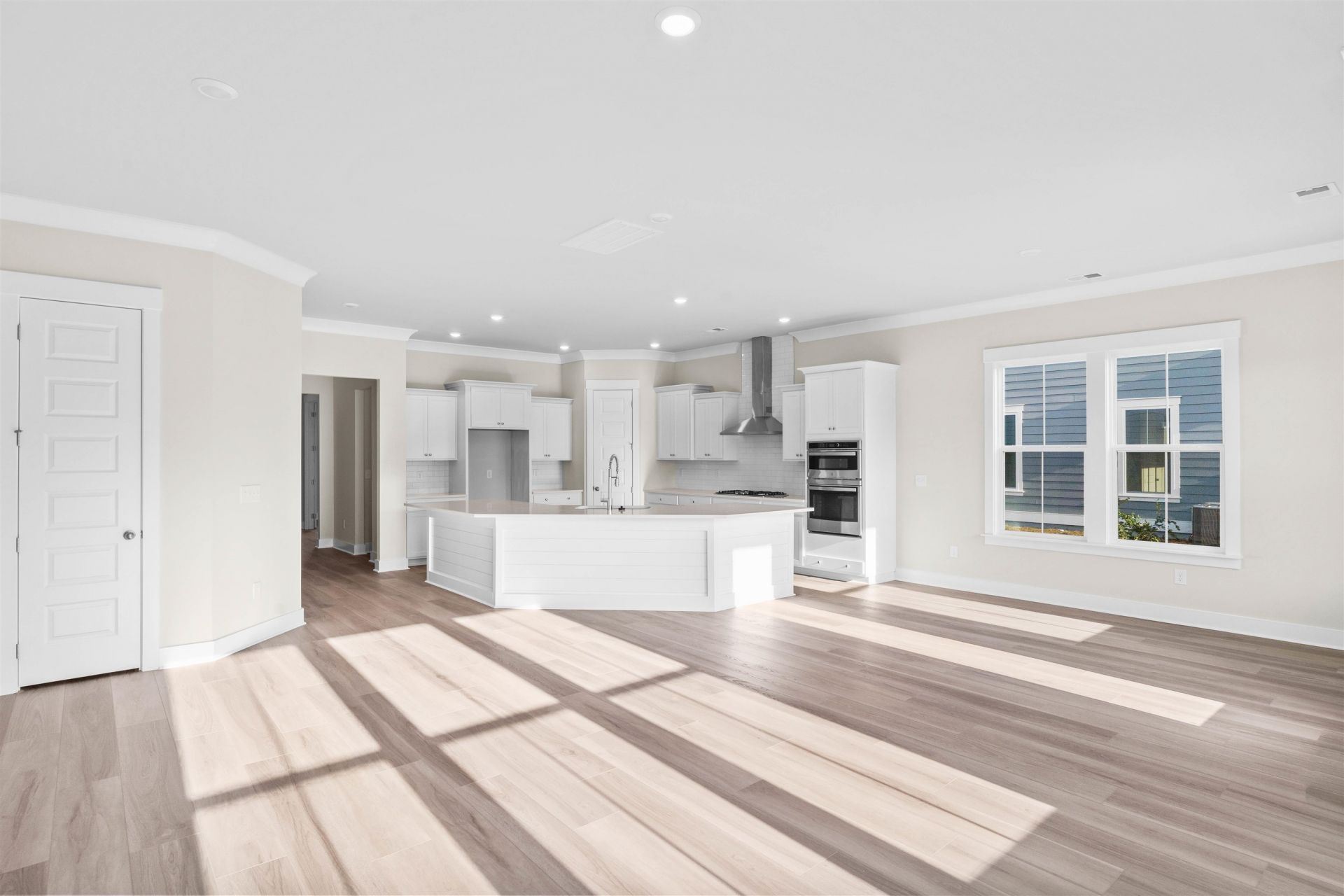 8308 Esplanade Shore Dr.  Photo 6