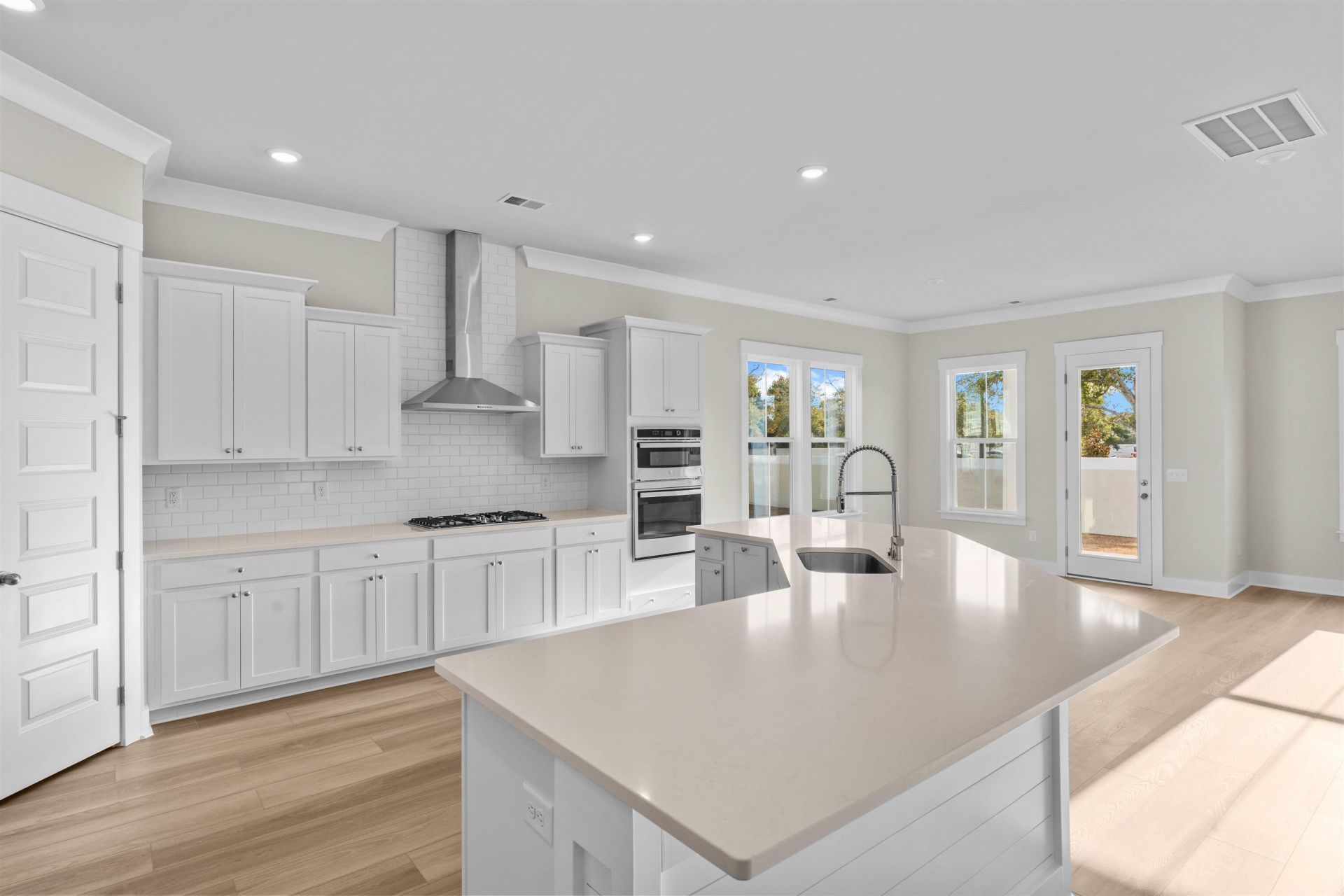 8308 Esplanade Shore Dr.  Photo 8