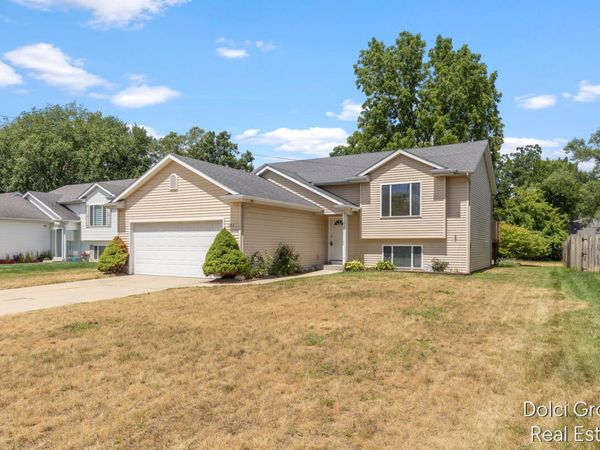 303 Regent Street SE, Grand Rapids, MI 49548