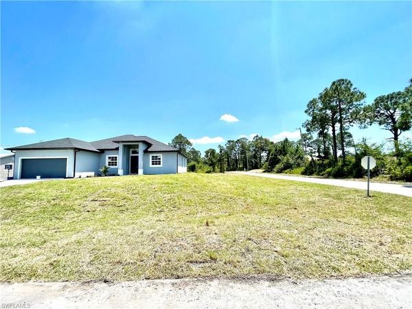 575 Summit AVE S, LEHIGH ACRES, FL 33974