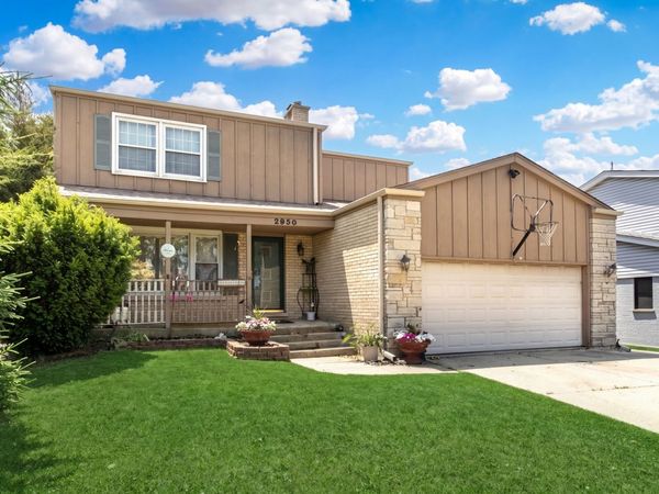2950 Briarwood Drive W, Mount Prospect, IL 60056
