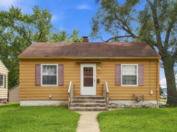 500 19th Avenue , Rock Island, IL 61201