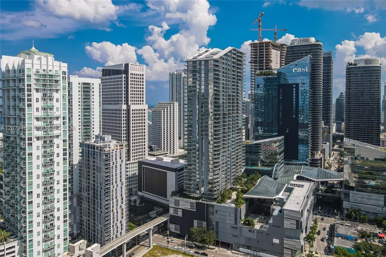 31 SE 6th St, Unit 707, Miami, FL 33131 Photo