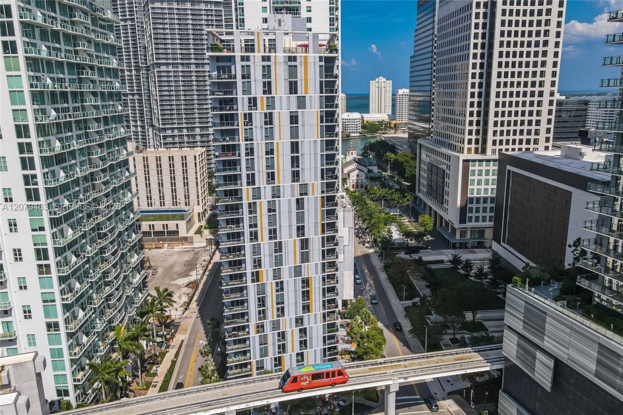 31 SE 6th St, Unit 707, Miami, FL 33131 Photo