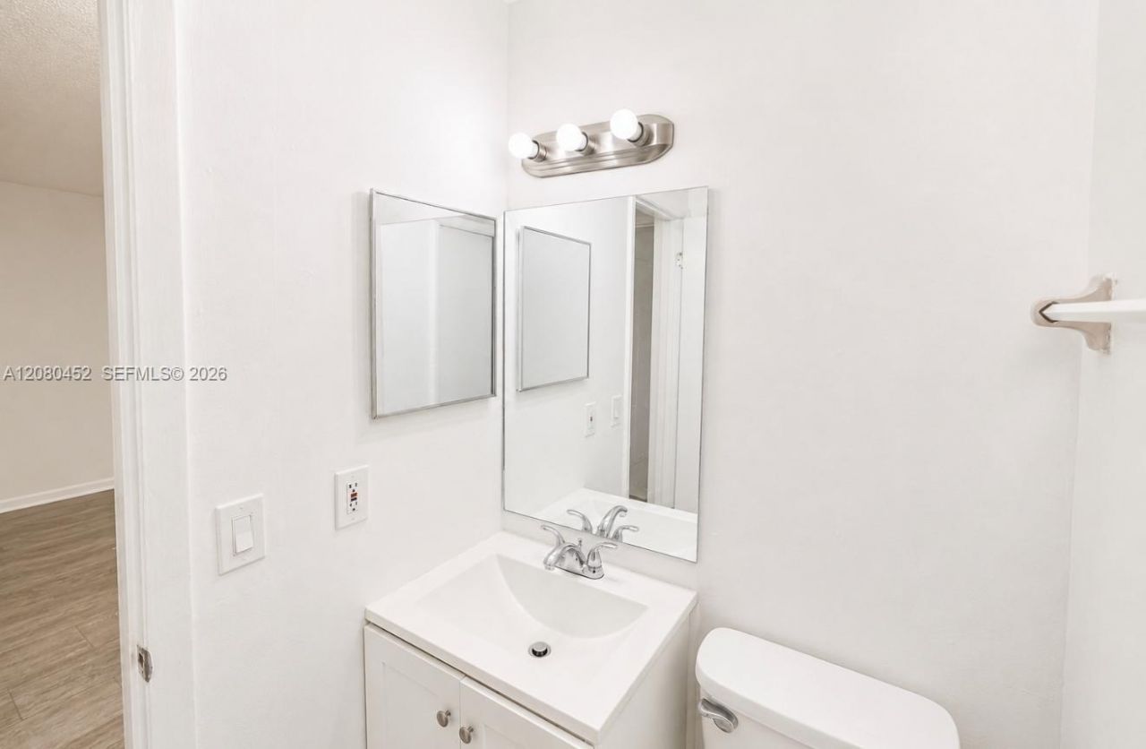 6141 W 22nd Ct , Unit 203, Hialeah, FL 33016 Photo