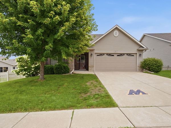 3217 MAJESTIC, Muscatine, IA 52761