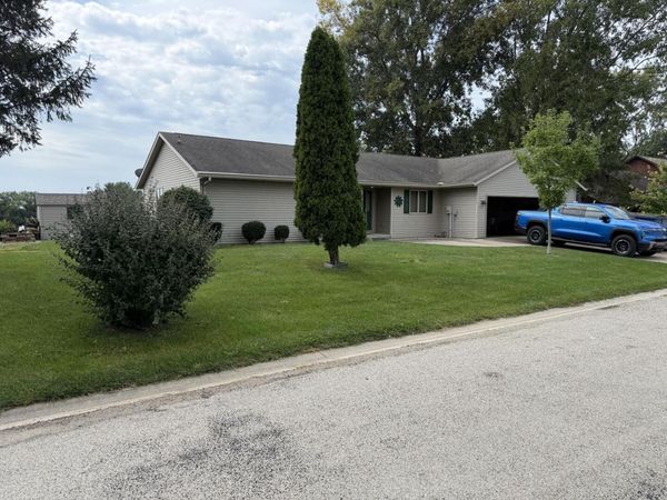 29 Shoreline Drive , Mansfield, IL 61854