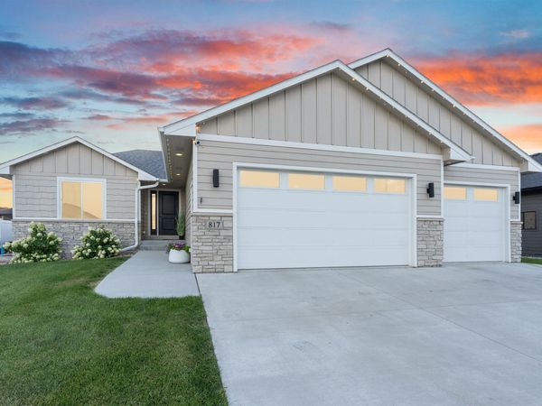 817 Melissa Ave, Harrisburg, SD 57032