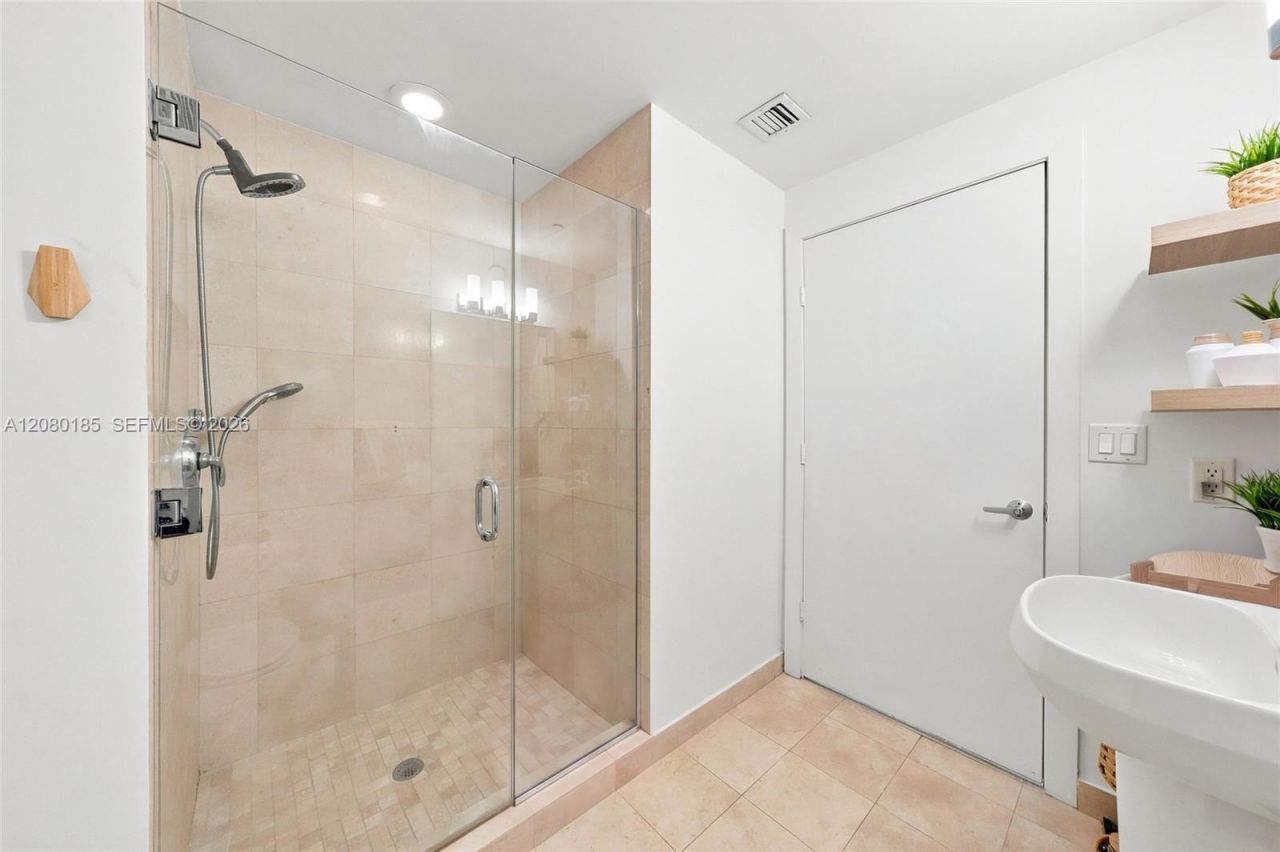 1050 Brickell Ave, Unit 214, Miami, FL 33131 Photo