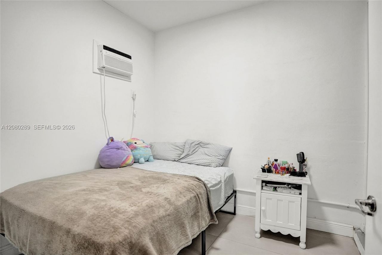 606 NE 191st Ter, Miami, FL 33179 Photo