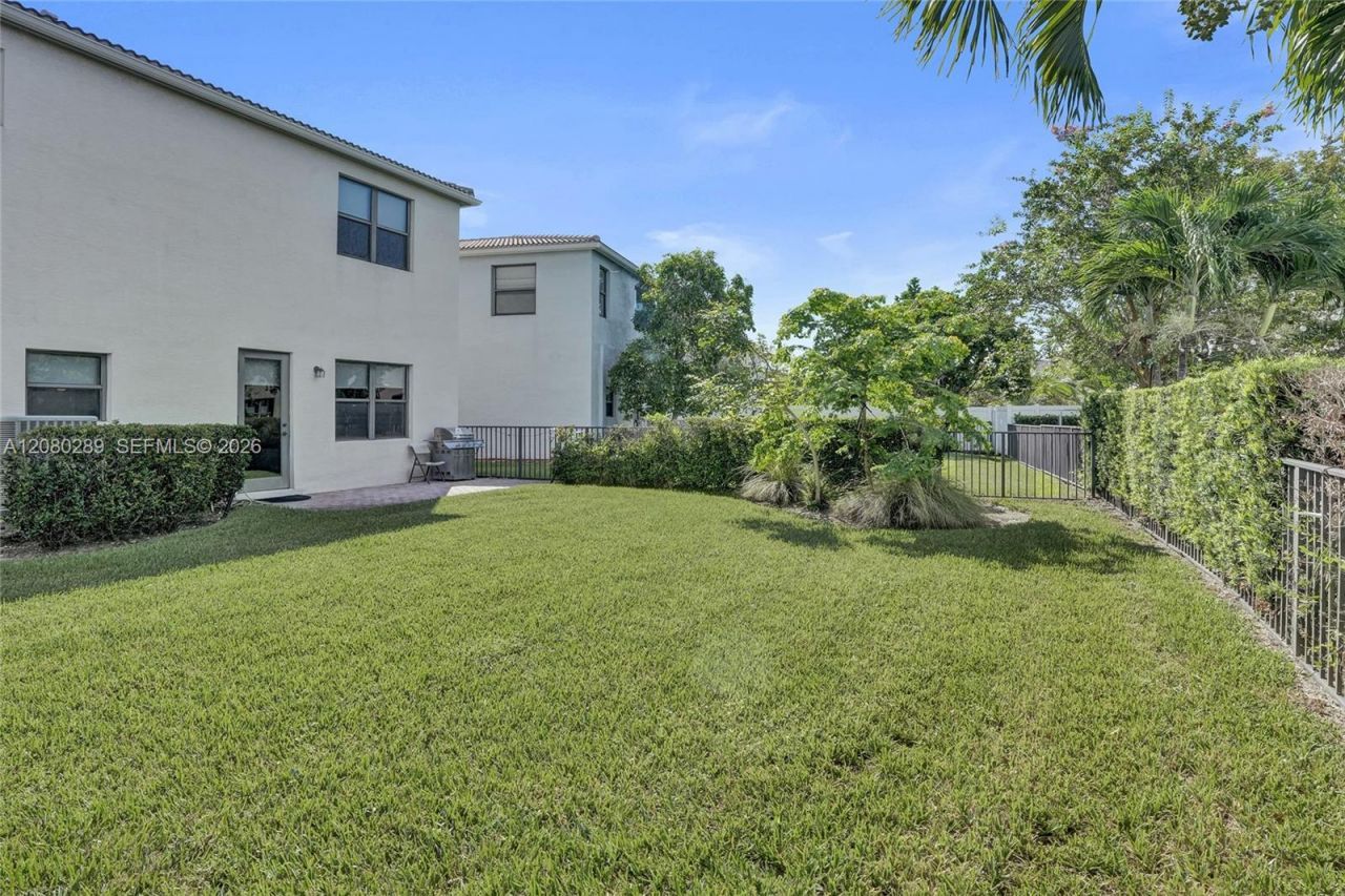 606 NE 191st Ter, Miami, FL 33179 Photo