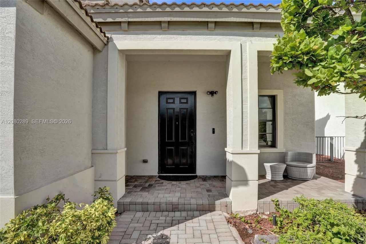 606 NE 191st Ter, Miami, FL 33179 Photo