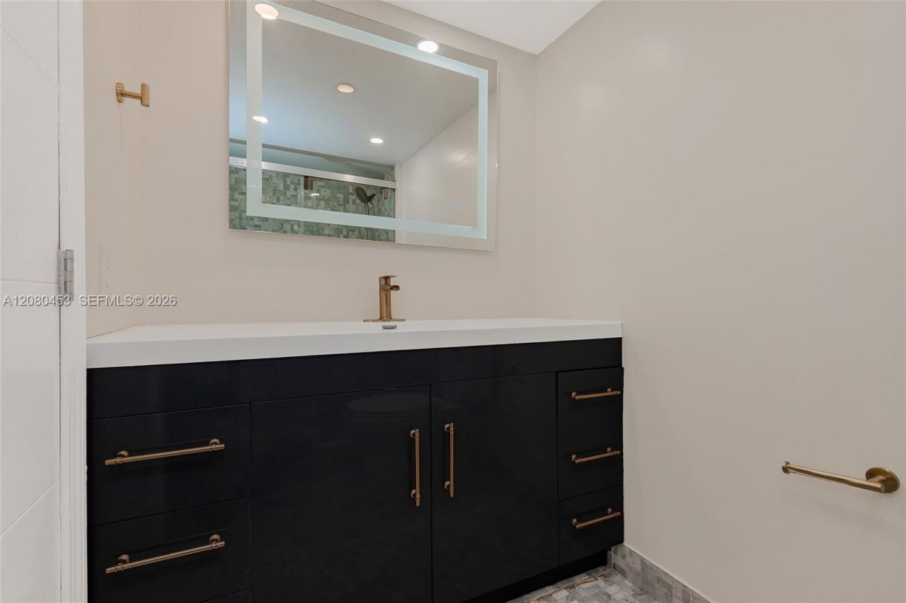 1904 S Ocean Dr, Unit 1807, Hallandale Beach, FL 33009 Photo