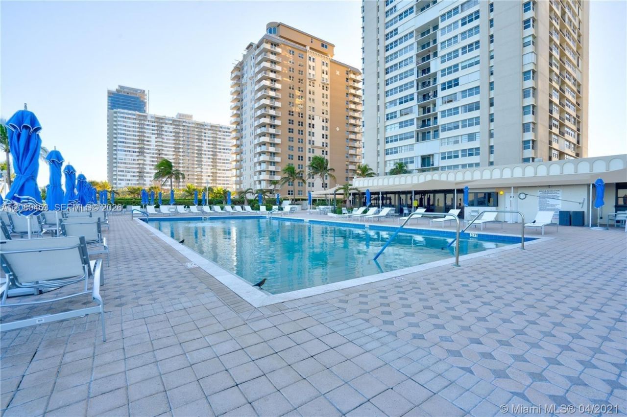 1904 S Ocean Dr, Unit 1807, Hallandale Beach, FL 33009 Photo