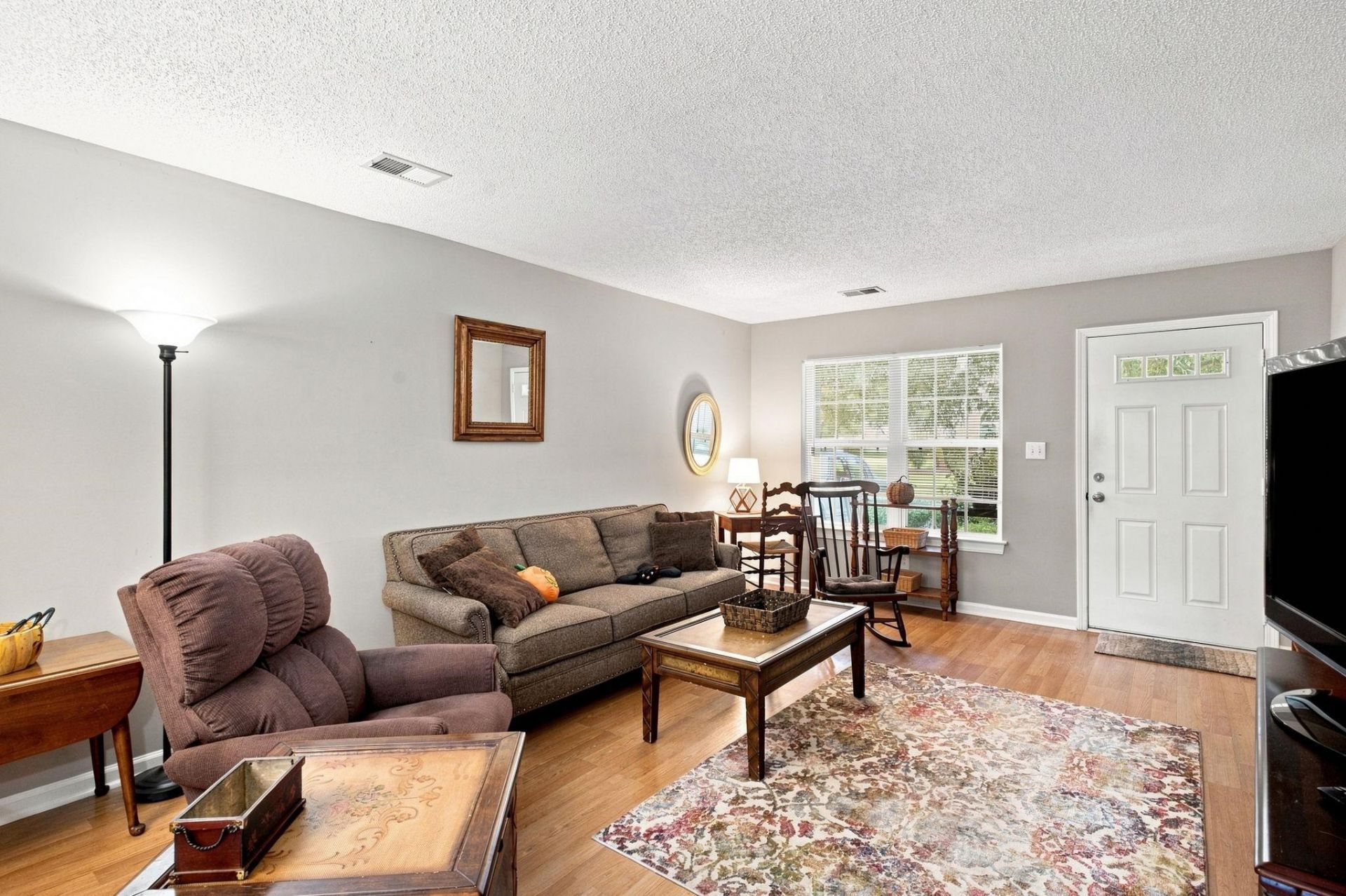 1061 Williston Loop  Photo 4