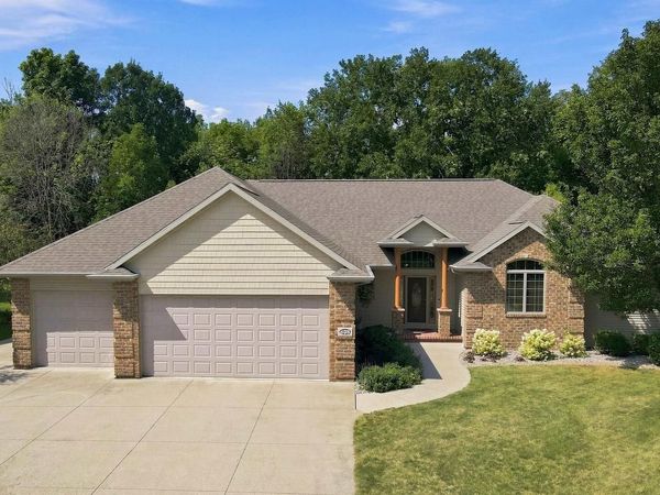 638 MIRANDA STREET, Combined Locks, WI 54113