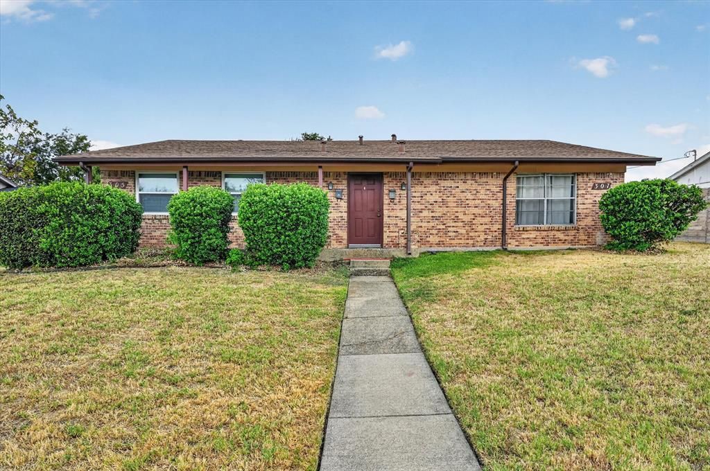 305 Cliff Drive, Garland, TX 75042 Main Photo