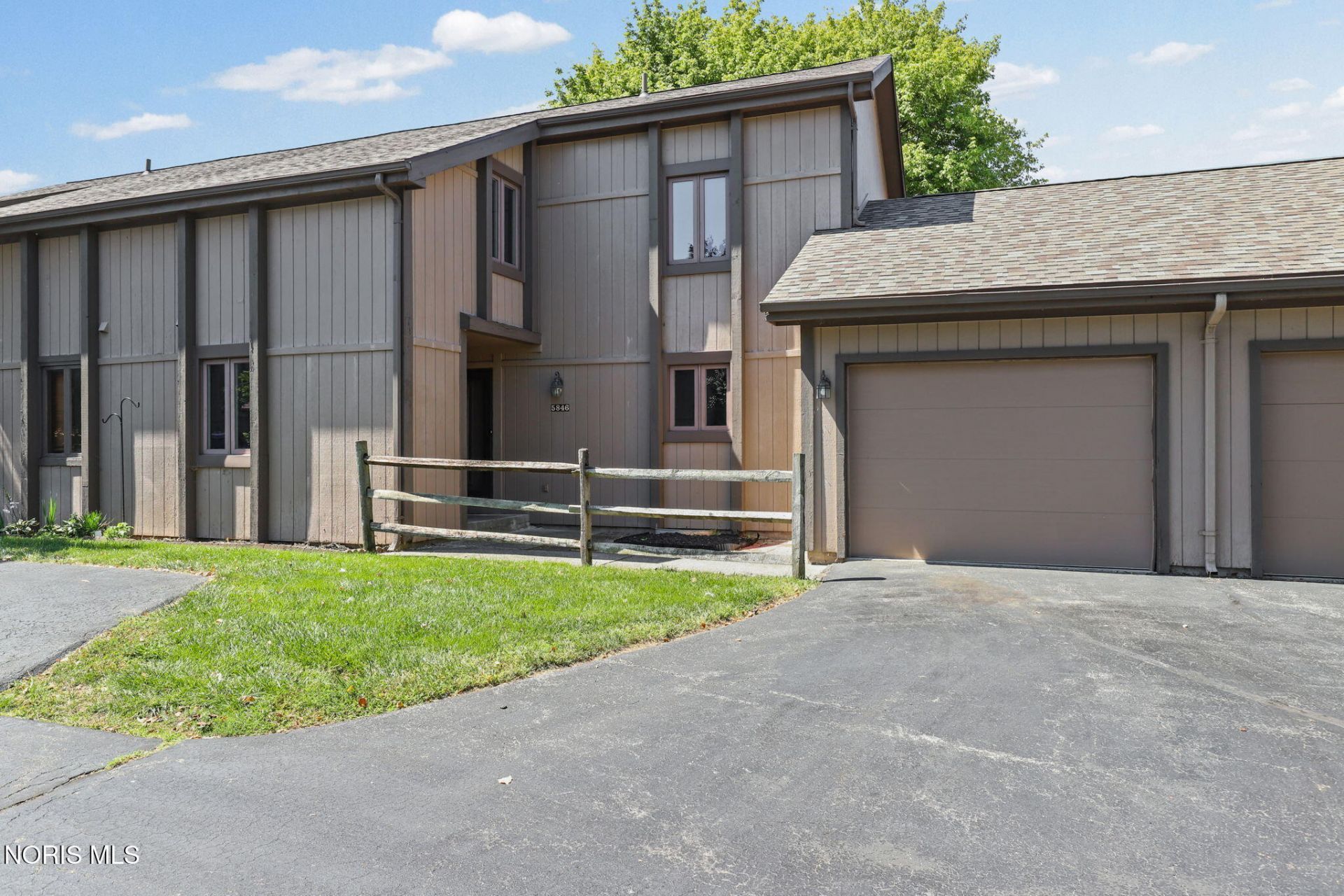5846 Staghorn Drive, Toledo, OH 43614 Main Photo