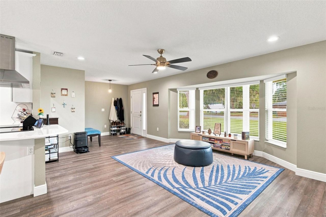 5240 Royal Oak Drive , Fruitland Park, FL 34731 Photo