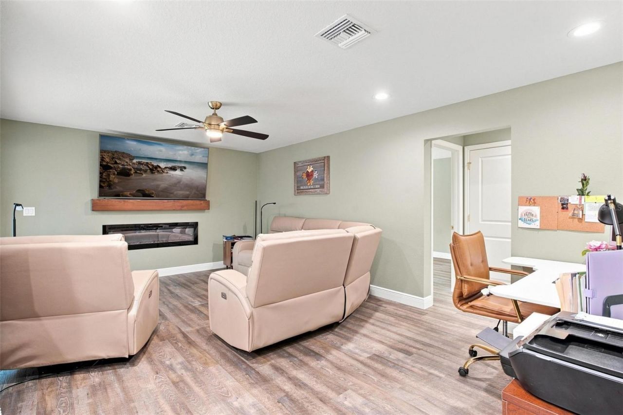 5240 Royal Oak Drive , Fruitland Park, FL 34731 Photo